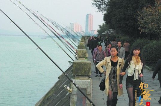 遂宁观音湖千人垂钓 曾引发多起因钓鱼身亡事件