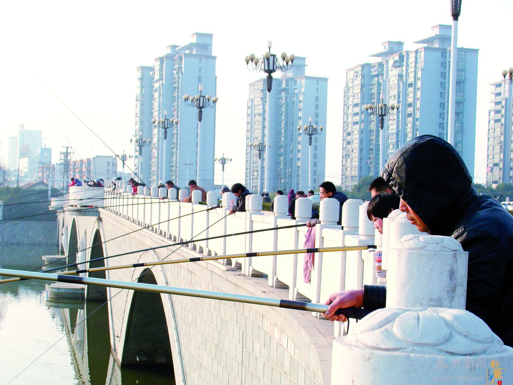 “冬钓”成为城河一景 图