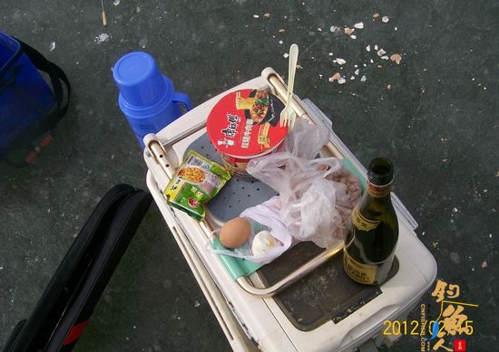 （原创）饥一顿饱一顿的冰钓