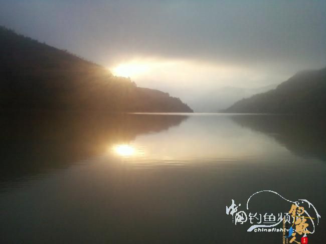 麻将非扑克非肆虐坝拦河 渔专子老二叔败走泗南江