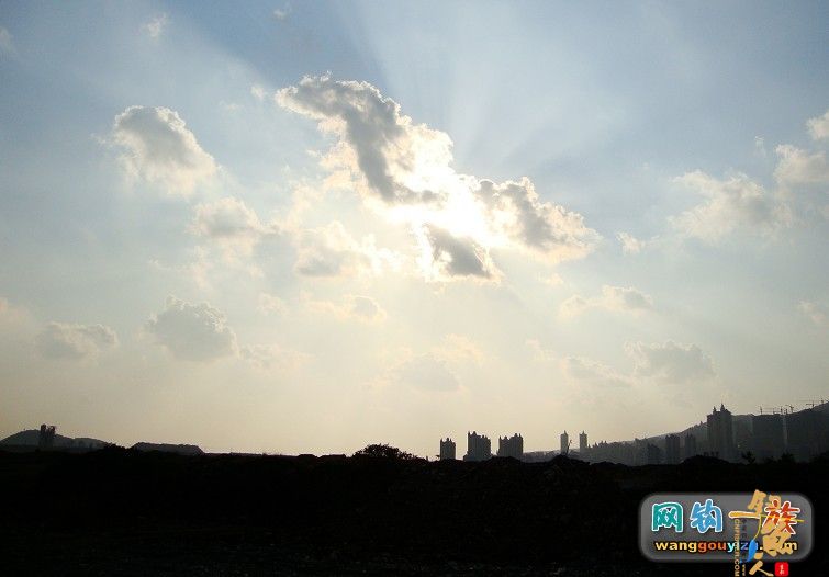 去年秋天大连海边组织的