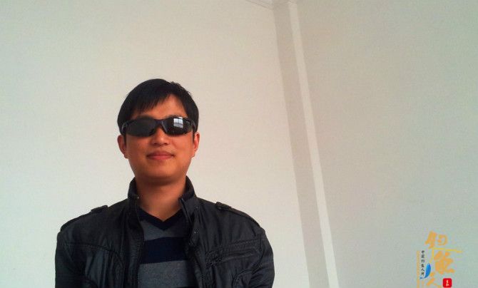 闲逛小区湖畔花园，兴起开竿