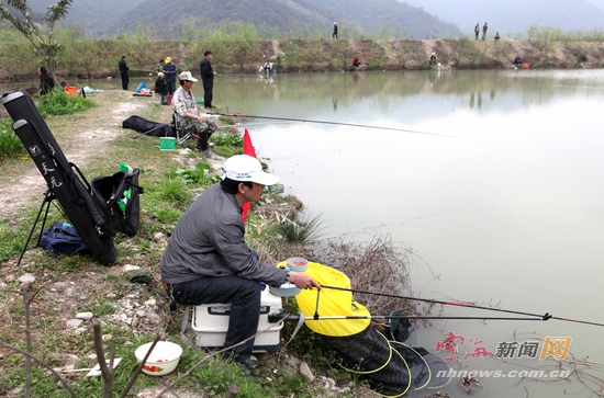 2012“移动杯”春季塘钓比赛收竿 图
