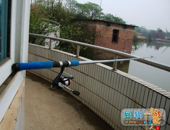 湘江又钓到怪鱼，源于翻板不灵改用串钩