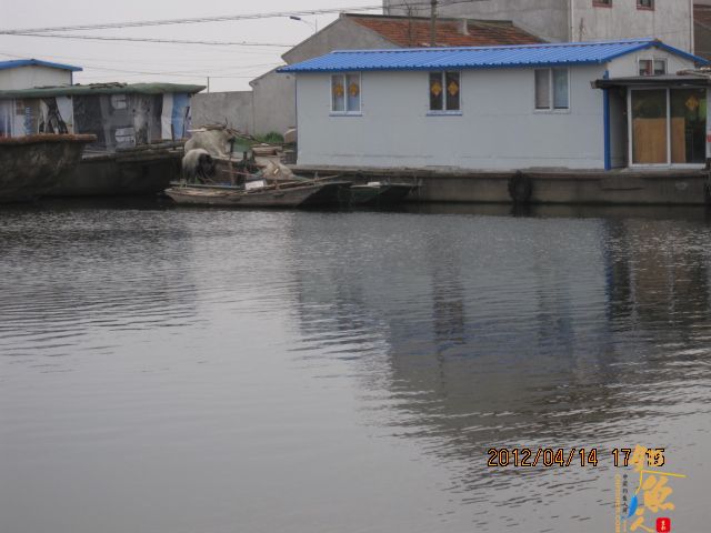 《随钓》——两日钓鱼两遇电工，神位也凋零