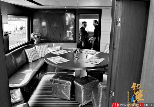 2012上海国际游艇展昨开幕 平价游艇98万元,迷你钓鱼艇3.6万