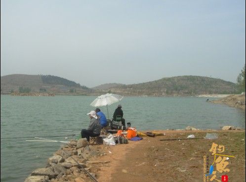 我和老婆去钓鱼