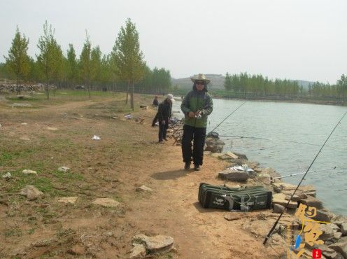 我和老婆去钓鱼