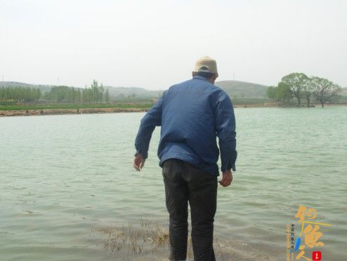 我和老婆去钓鱼