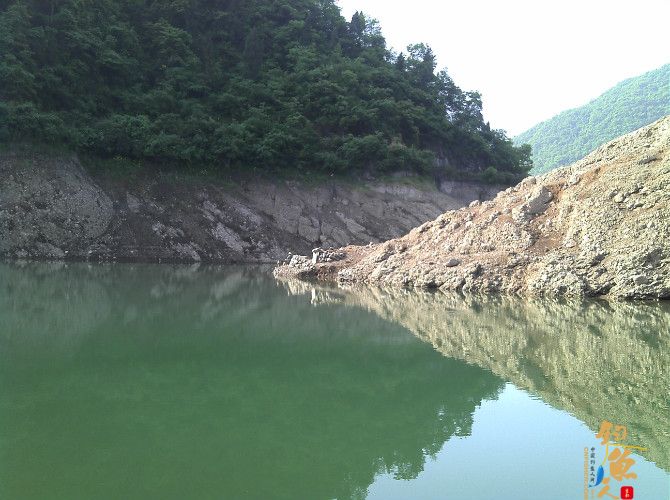 我钓点对面的钓友