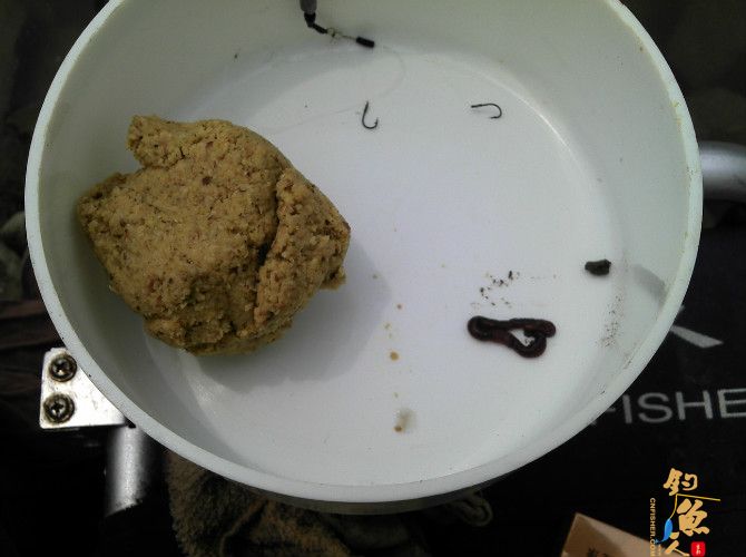 流水地方好钓鱼 乌云密布快点跑