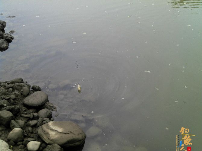 流水地方好钓鱼 乌云密布快点跑