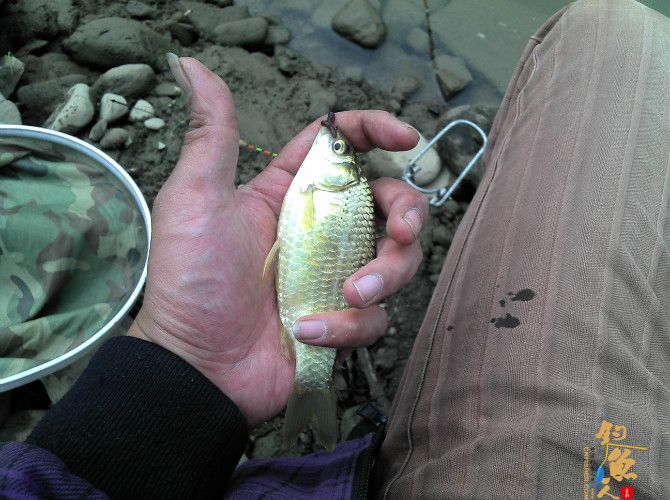 流水地方好钓鱼 乌云密布快点跑