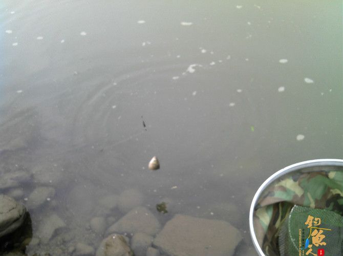 流水地方好钓鱼 乌云密布快点跑