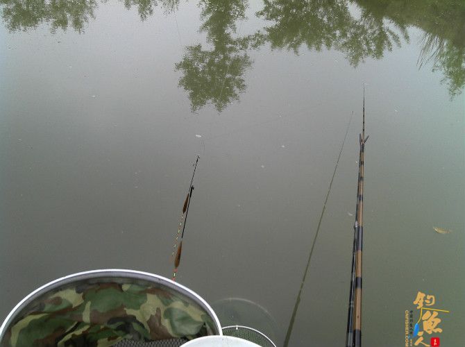 流水地方好钓鱼 乌云密布快点跑
