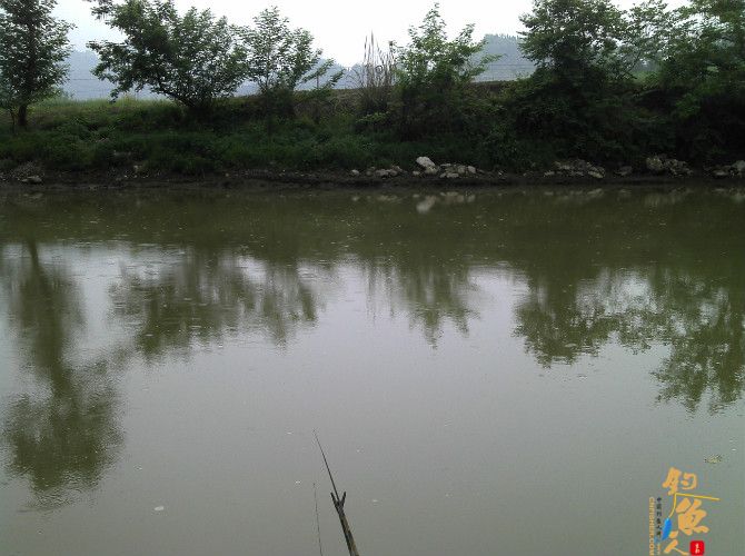 流水地方好钓鱼 乌云密布快点跑