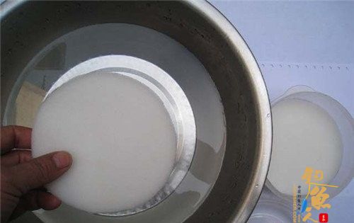 冬季钓鱼红虫钓饵如何保存?图解