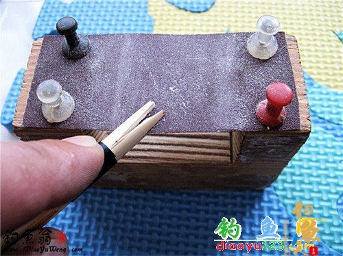 第七步：漂尾漂脚切割好后的打磨（先用粗点的砂纸打磨，然后再用细点的打磨）