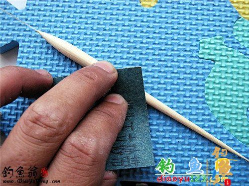 整体拆线后打磨，先用粗砂纸打磨，再用细砂纸打磨