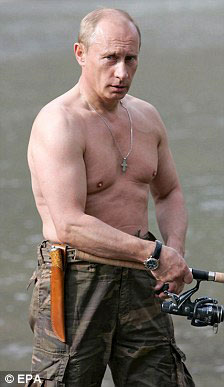 时任俄罗斯总统普京2007年8月钓鱼的画面