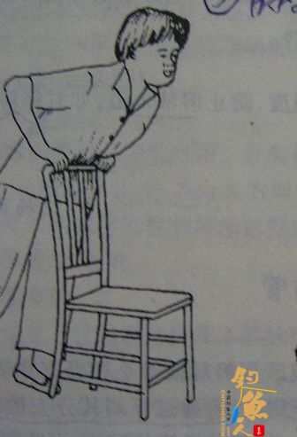 病人将上腹部压在椅背