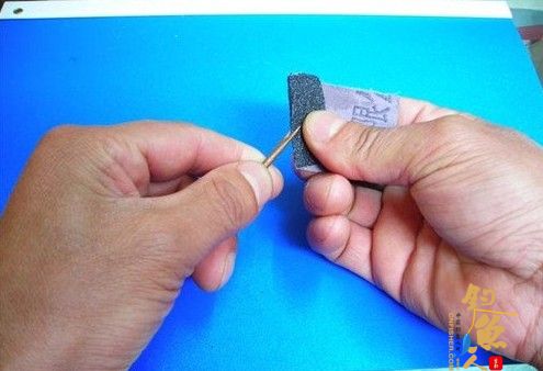 手把手教你自制鱼钩脱钩器将开口磨细
