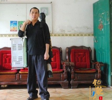 钓友自制(多功能)钓箱 图1