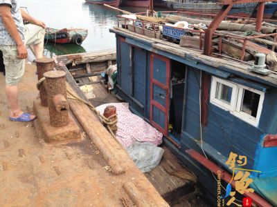 六旬老翁在出海钓鱼时突然感到胸口发闷,10分钟后猝死