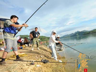　600多名钓友在大化岩滩库区角逐垂钓　南宁向前架队钓上一条大鱼