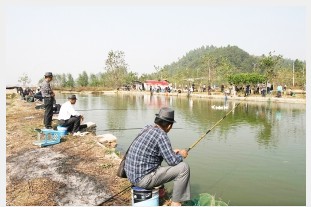 上饶市举行第二届“社会保险杯”九九重阳钓鱼比赛