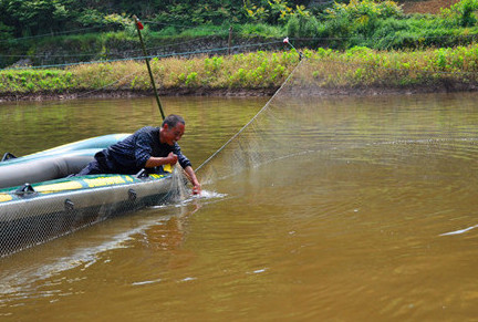 綦江 把式 天权 老把式邓天权养鱼年入十万