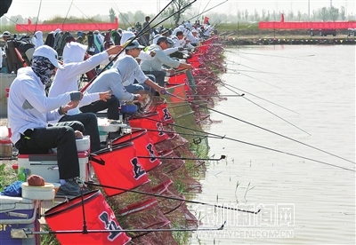 西夏区首届“五福杯”钓鱼大赛，在纳氏鱼村垂钓基地开杆