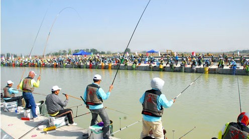 全疆最大规模钓鱼大赛五一农场开幕 现场图