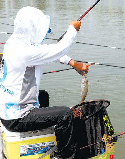 2012-2013年度全国钓鱼锦标赛总决赛在河南南阳卧龙区麒麟山庄垂钓中心举行