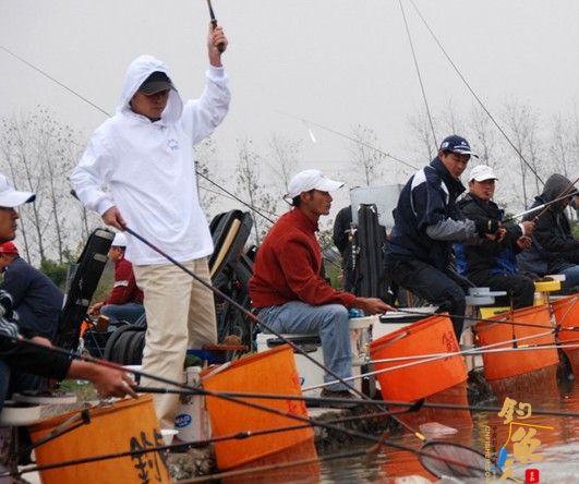"翠金湖·美墅岛"杯夏季钓鱼邀请赛7月13日将上演 垂钓现场组图