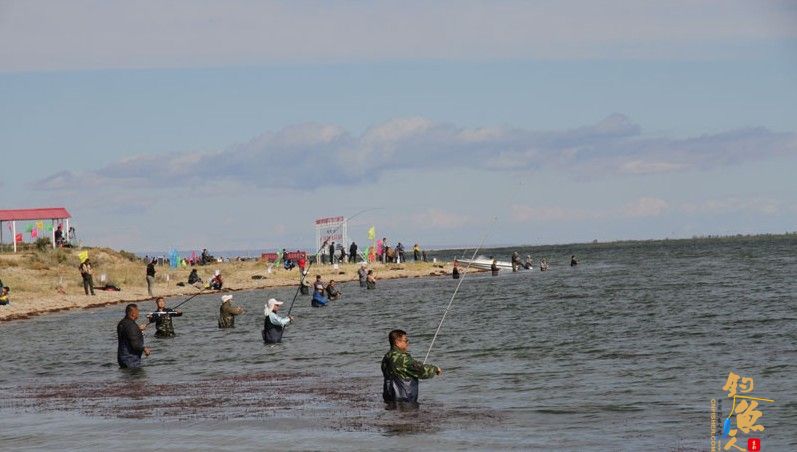 新疆福海县借乌伦古湖野鱼垂钓大赛挖掘“渔猎文化” 高清组图