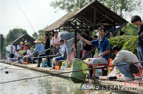 上海市民体育大联赛“华亭杯”家庭钓鱼赛9月20日举行