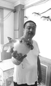  组图 巧手厨师剥鱼皮制800条鱼标本