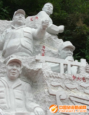 缔造钓鱼比赛产业特色，四川南部县建成中国升钟湖钓鱼大奖赛冠军雕塑