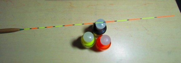钓鱼人自己手工刷浮漂尾漆过程详解 7P