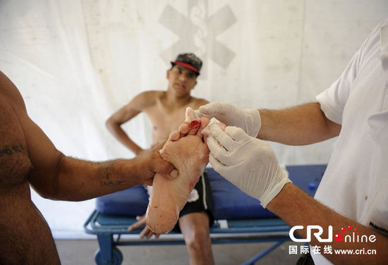 阿根廷食人鱼圣诞日“出击”咬伤70余人 组图