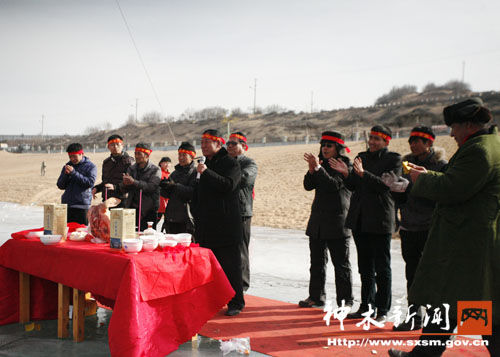 神木一水库开湖头鱼重21.7斤拍出8880元高价