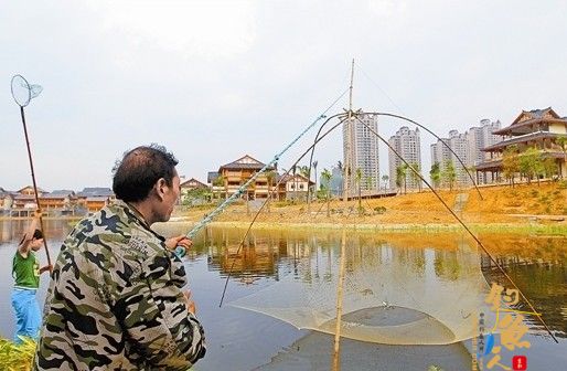 邕江水质改善 市民钓鱼休闲 图