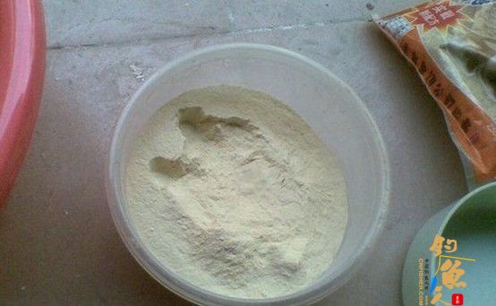 自制纯天然鱼饵,麸皮小鸡饲料雪花粉拉丝粉自配!