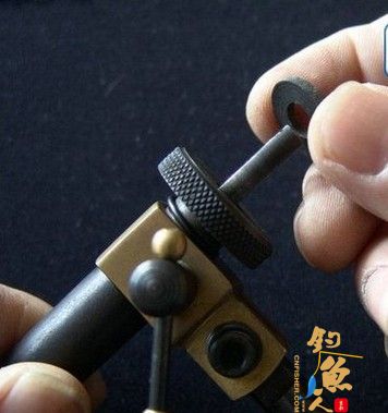 安装飞蝇绑制钳