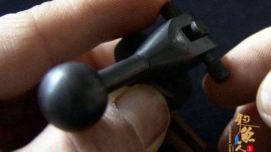 安装钳头杆连接销