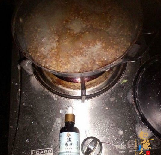 自制小药小麦饵料打窝料、仅供钓友参考，配图