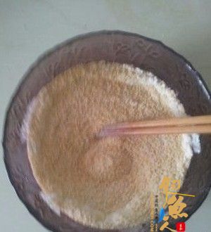 自制野钓用窝饵结合爆炸饵