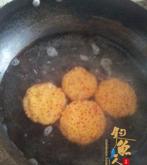 自制野钓用窝饵结合爆炸饵