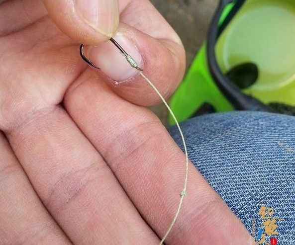 DIY渔具使用瓶盖制作翻版爆炸钩 绑钩